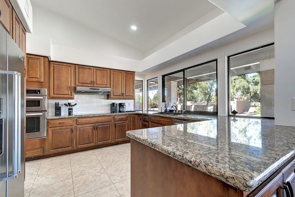 Beautiful chef's kitchen with all the goodies. 
