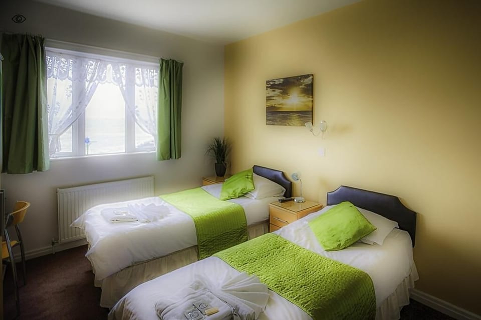 Twin Room, Sea View | Desk, blackout drapes, iron/ironing board (on request), WiFi (free)