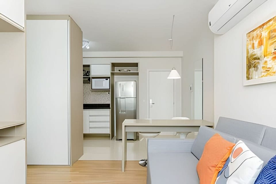 Visão da sala e cozinha.