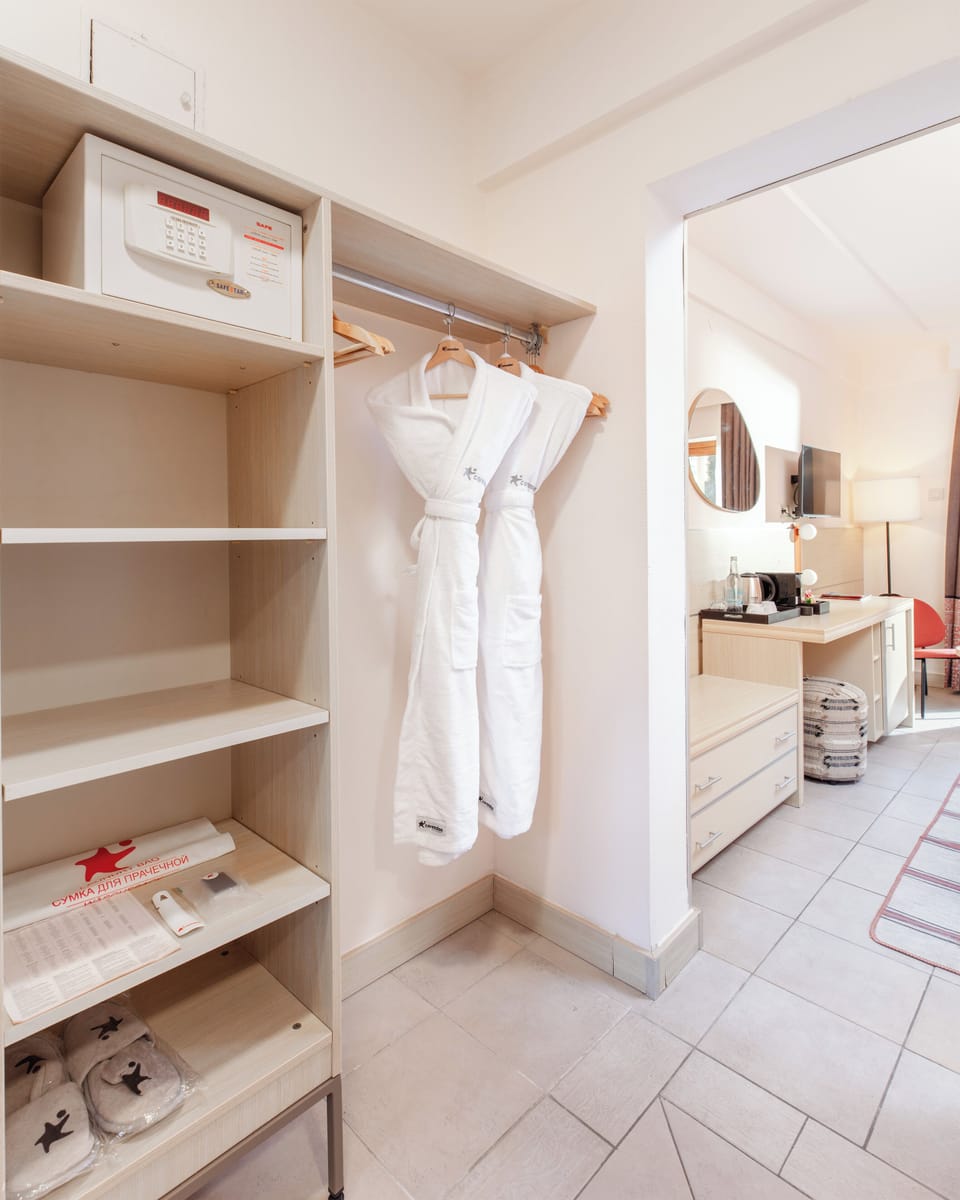 Club Standard Room | Wardrobe