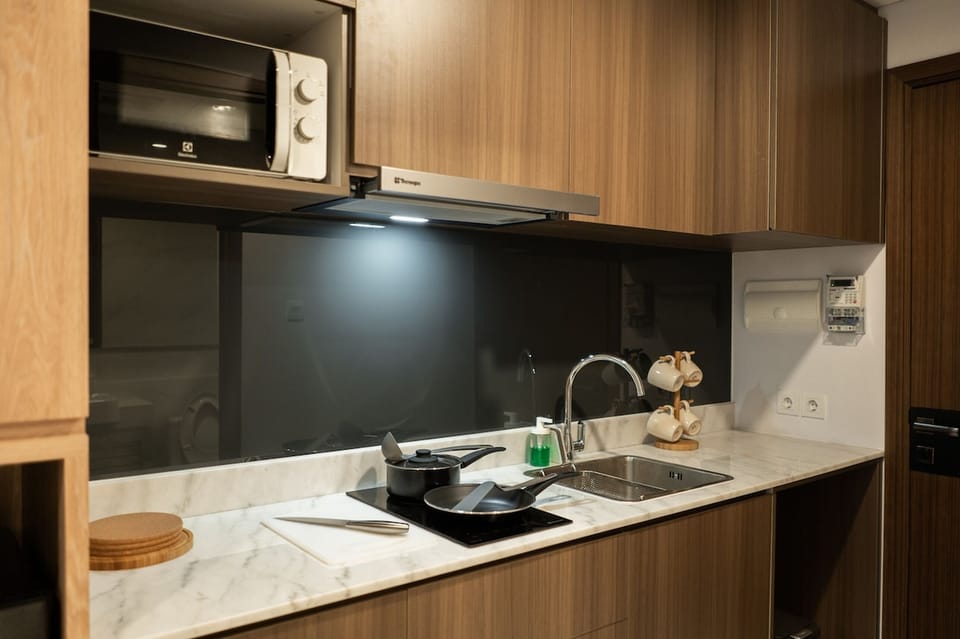 Superior Apartment, 1 Bedroom, Kitchen, City View | Private kitchen | Electric kettle, eco-friendly cleaning products