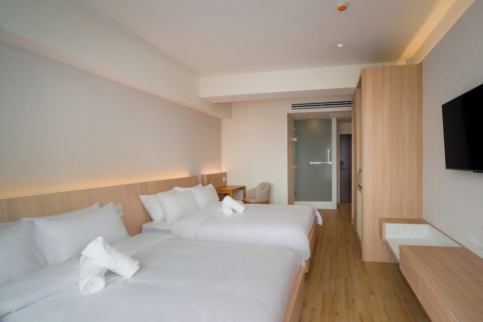 Deluxe Jacuzzi Room with River View | In-room safe, free WiFi