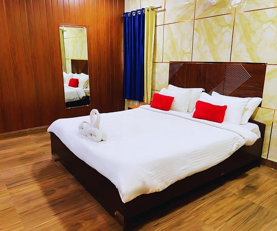 Super Deluxe Room Garden Facing | Living area | TV