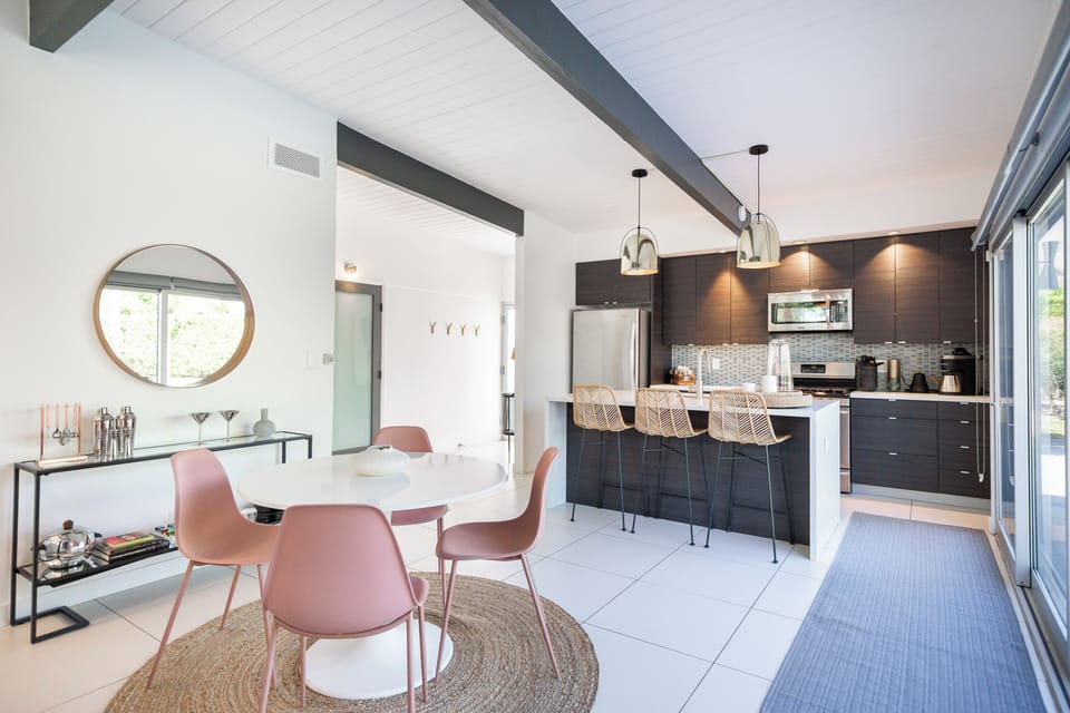 Dining Area | Dishware/Flatware Provided