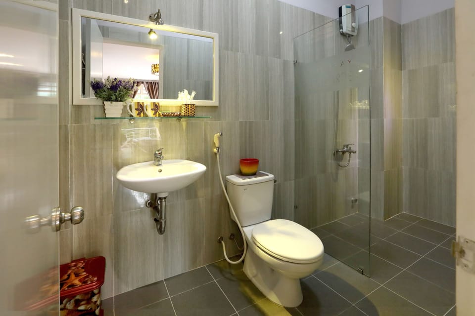 5 bedrooms, minibar, desk, free WiFi