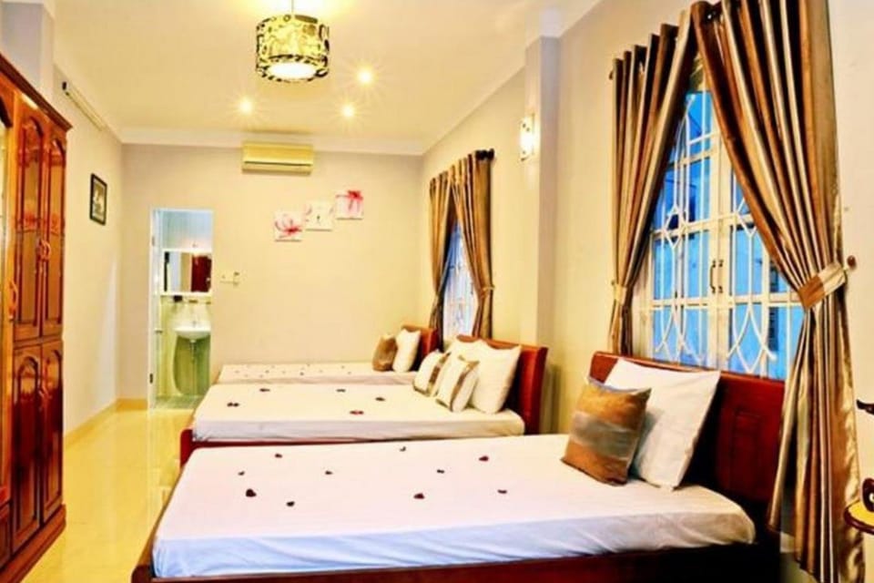 Family Room, Multiple Beds, Balcony, Garden View | 5 bedrooms, minibar, desk, free WiFi