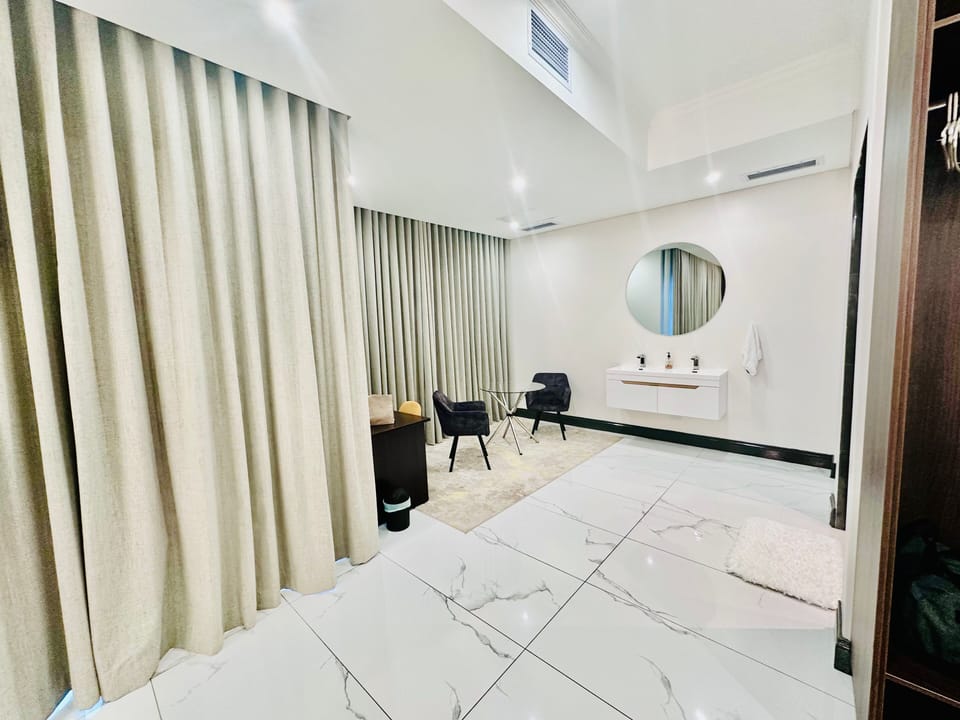 Executive Suite, Balcony, Garden View | Desk, laptop workspace, iron/ironing board, free WiFi