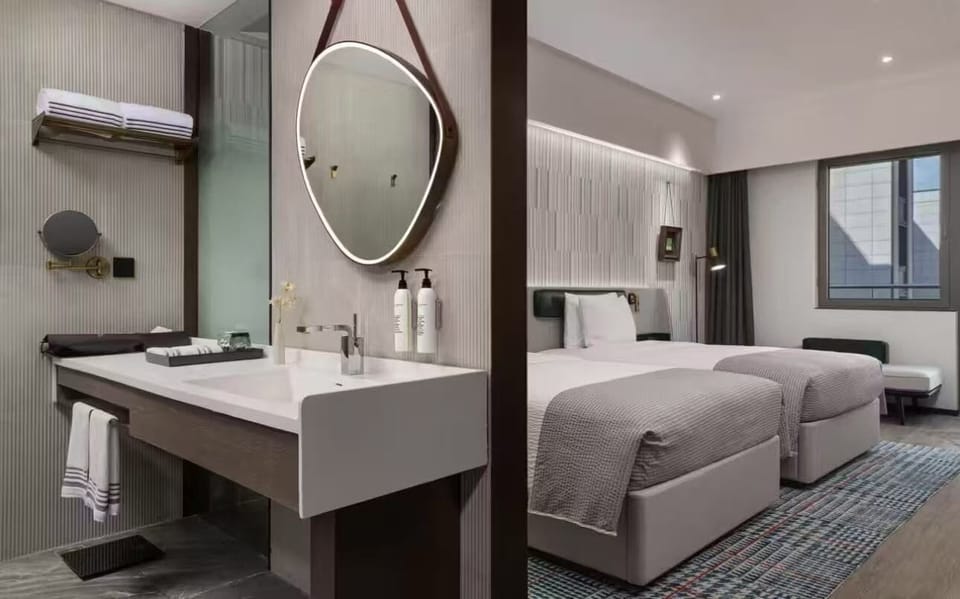 Classic Double or Twin Room | Desk, laptop workspace, WiFi (free)
