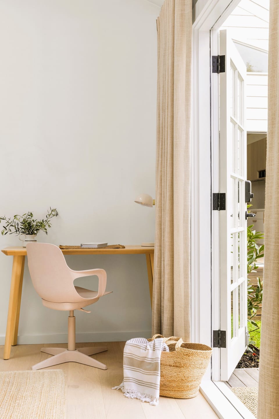 Studio work station