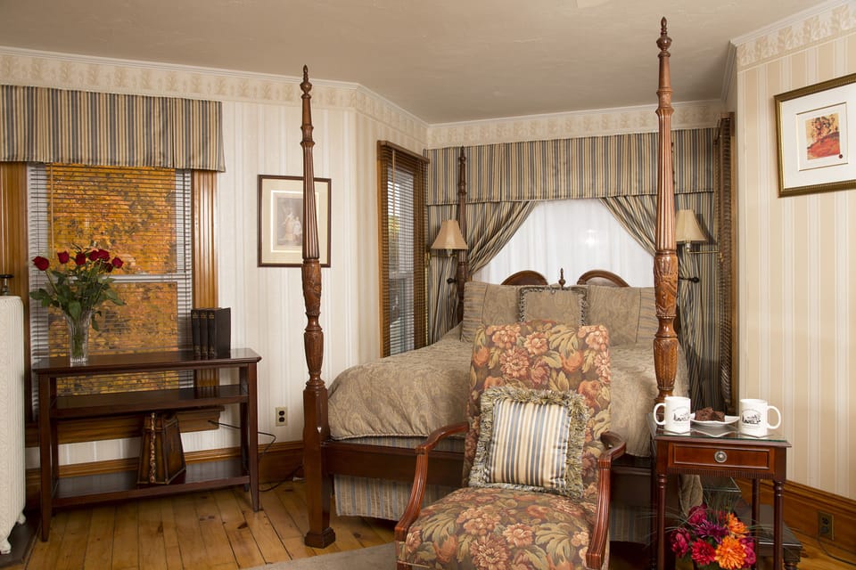 Taft Deluxe Bedroom | Egyptian cotton sheets, premium bedding, down comforters