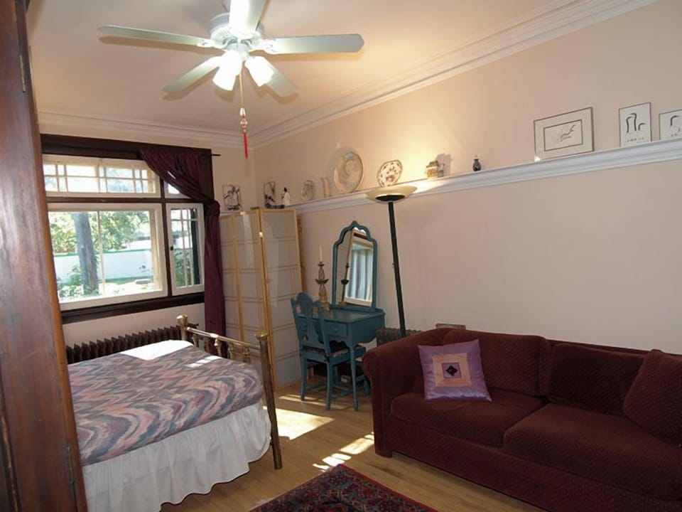 Traditional Double Room, Shared Bathroom | Individually decorated, individually furnished, iron/ironing board