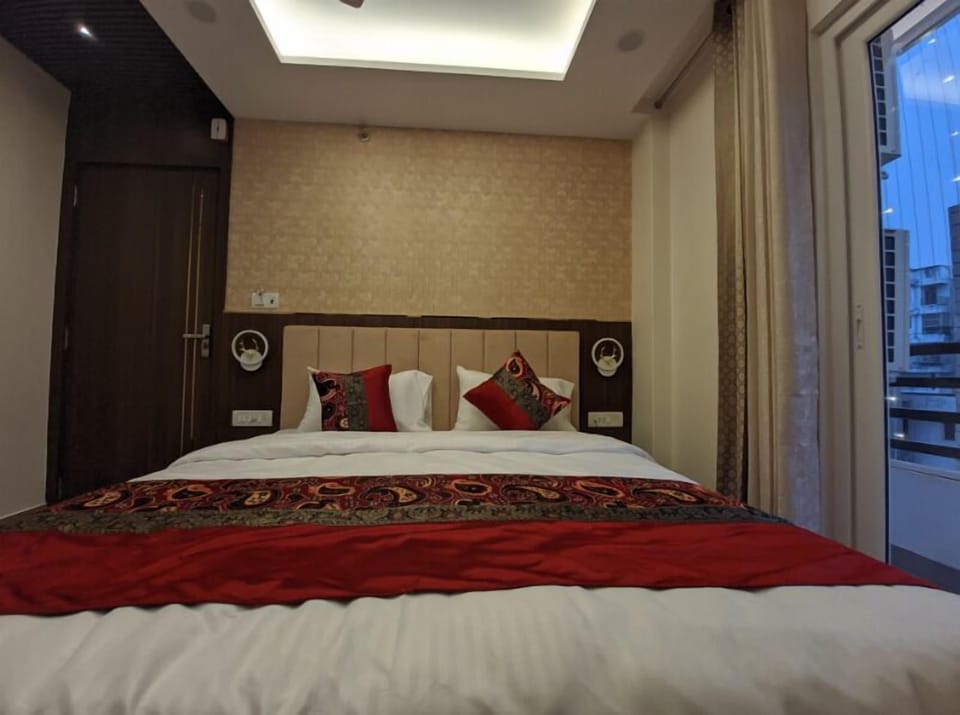 Deluxe Room, City View | Iron/ironing board, free WiFi