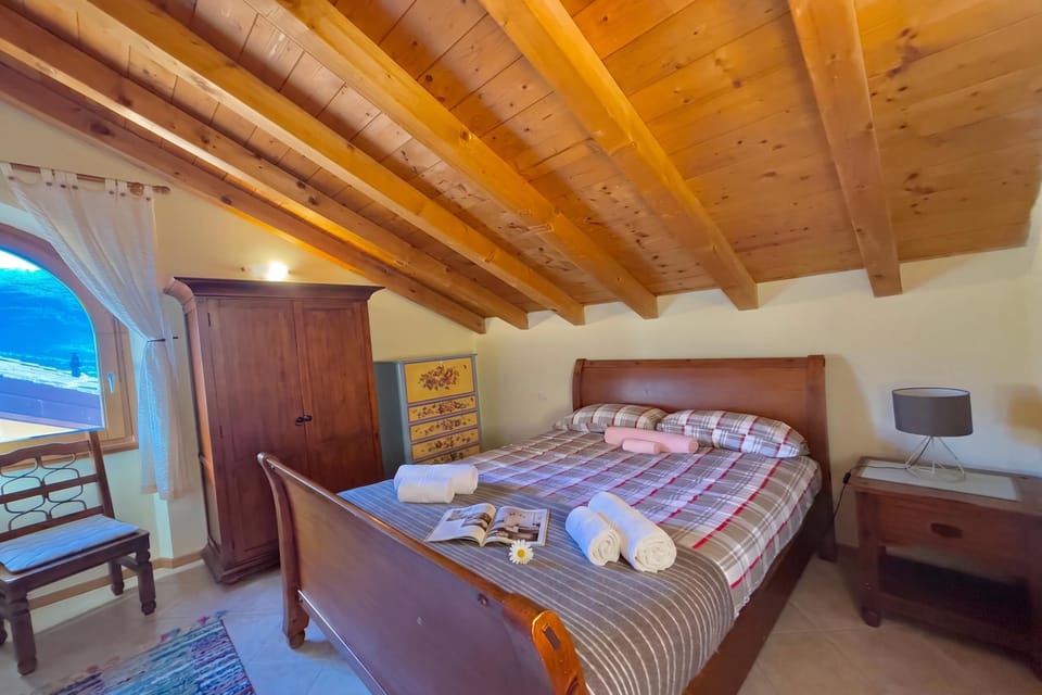 Family House, 5 Bedrooms, Balcony (Pianello Bellavista) | 5 bedrooms