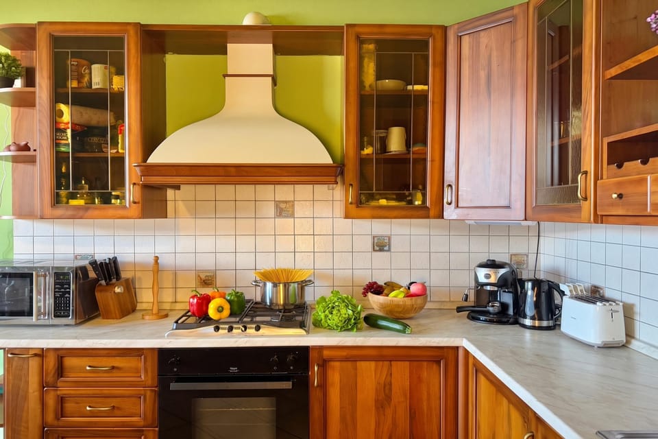 Family House, 5 Bedrooms, Balcony (Pianello Bellavista) | Private kitchen