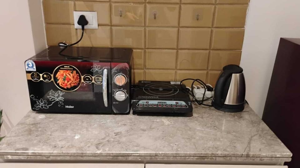 Luxury Apartment, City View | Private kitchen