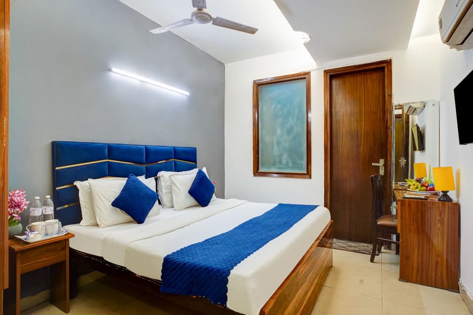 Superior Room | Premium bedding, desk, free WiFi, bed sheets