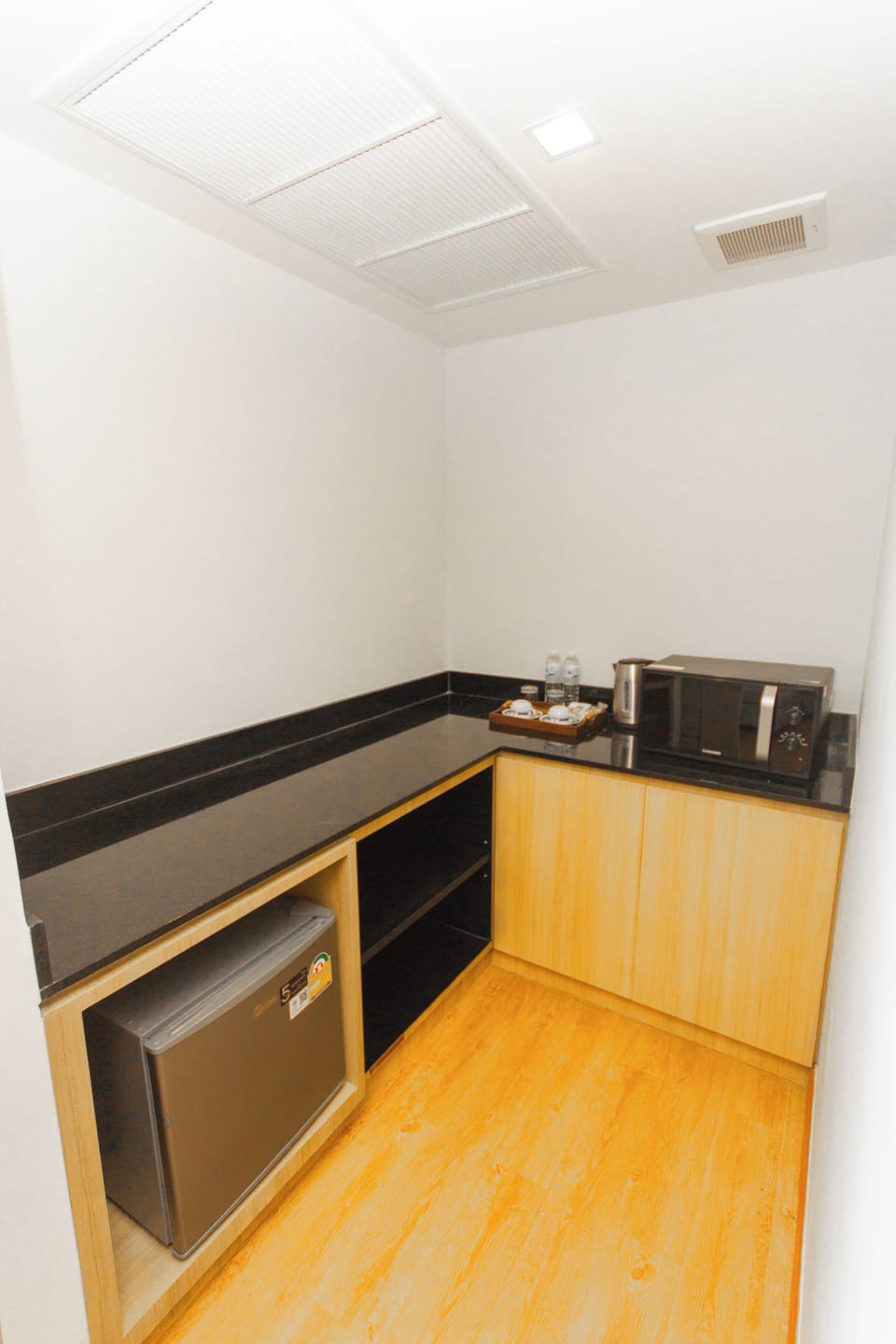 Deluxe Twin Room, Balcony, City View | Desk, laptop workspace, soundproofing, free cribs/infant beds