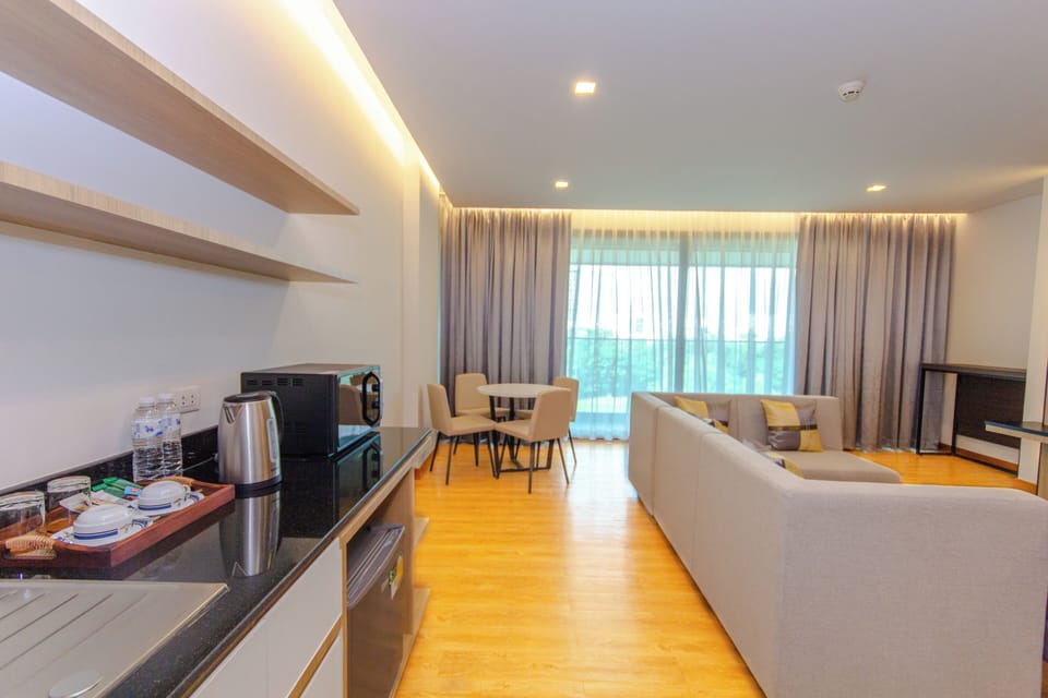 Junior Double Room, Balcony, City View | Desk, laptop workspace, soundproofing, free cribs/infant beds