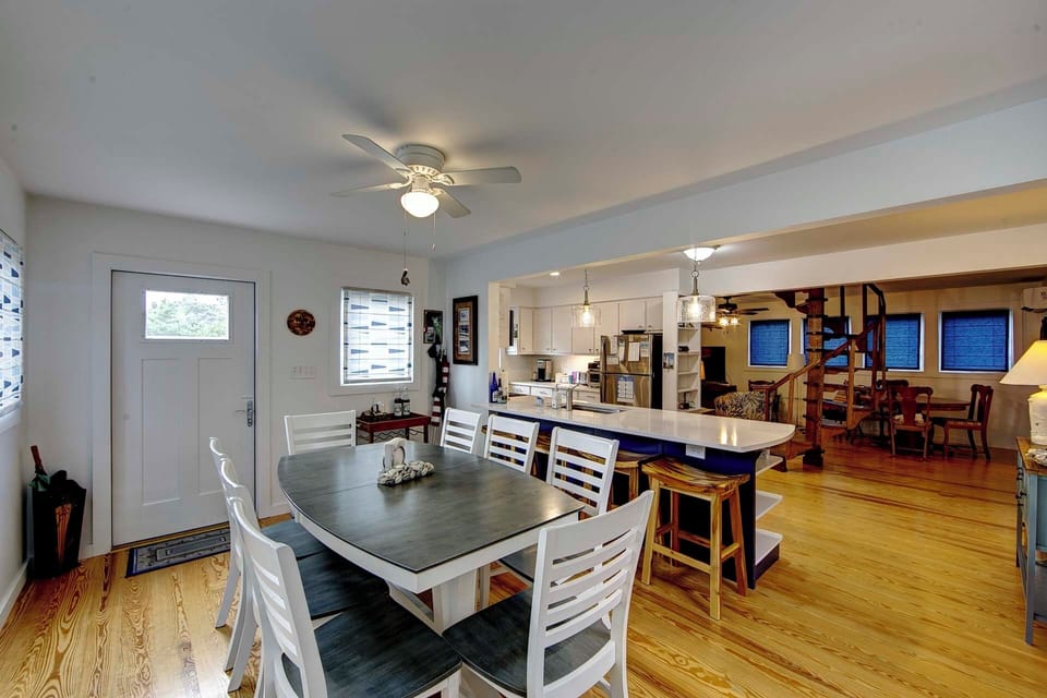 Dining Area (3)