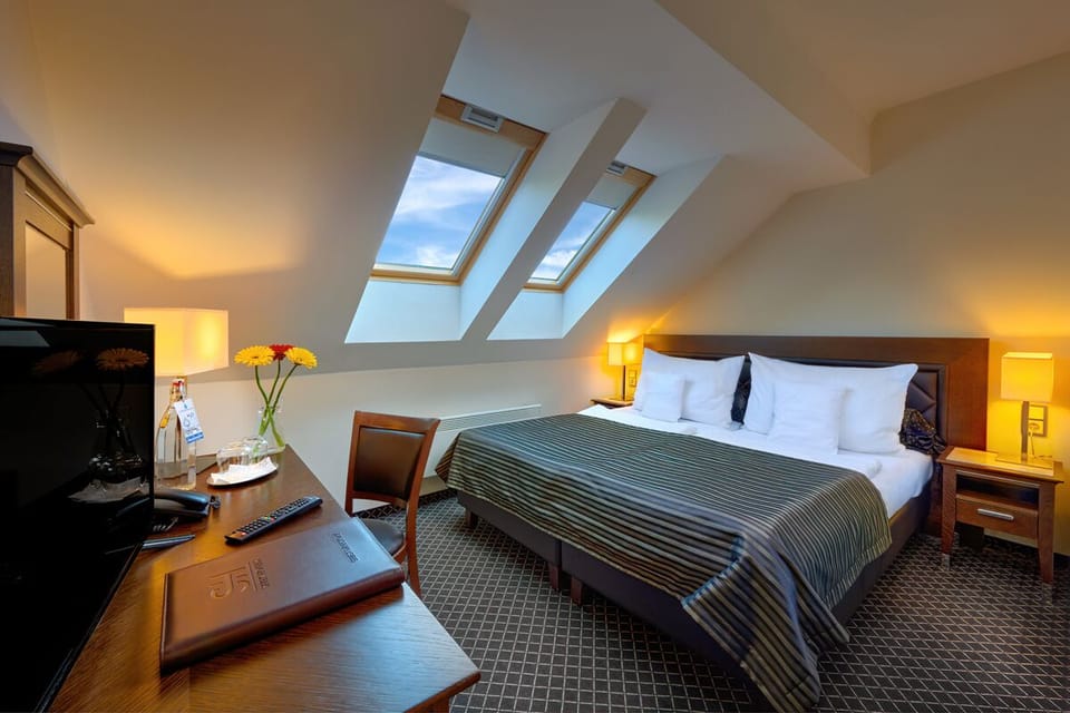 In-room safe, free WiFi