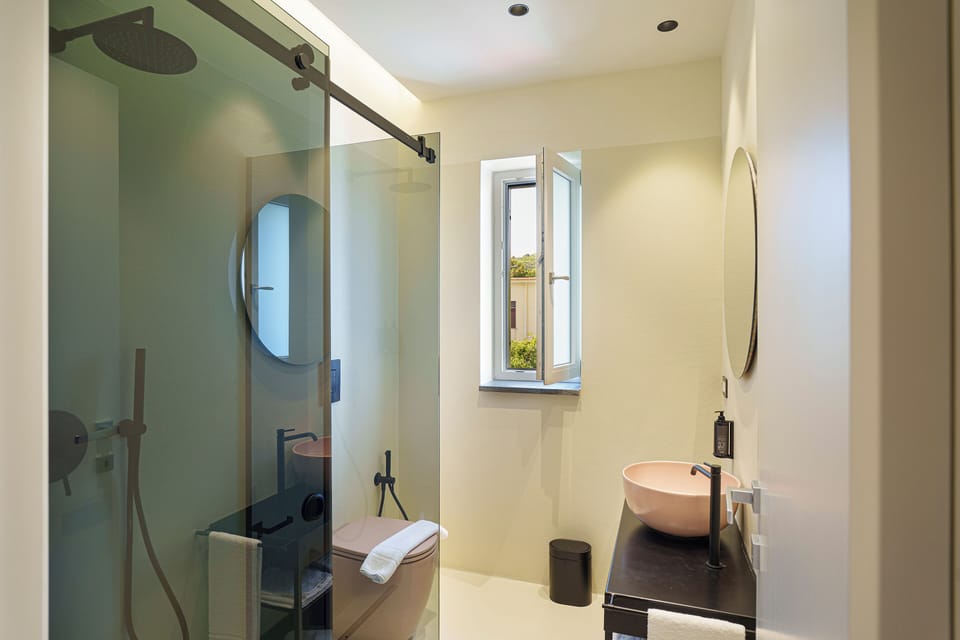 Superior Double Room | Bathroom | Hair dryer, bidet, towels, soap