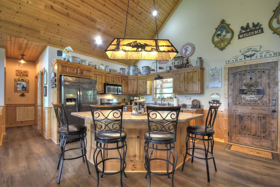 Extra island space in this gorgeous Blue Ridge cabin rental 