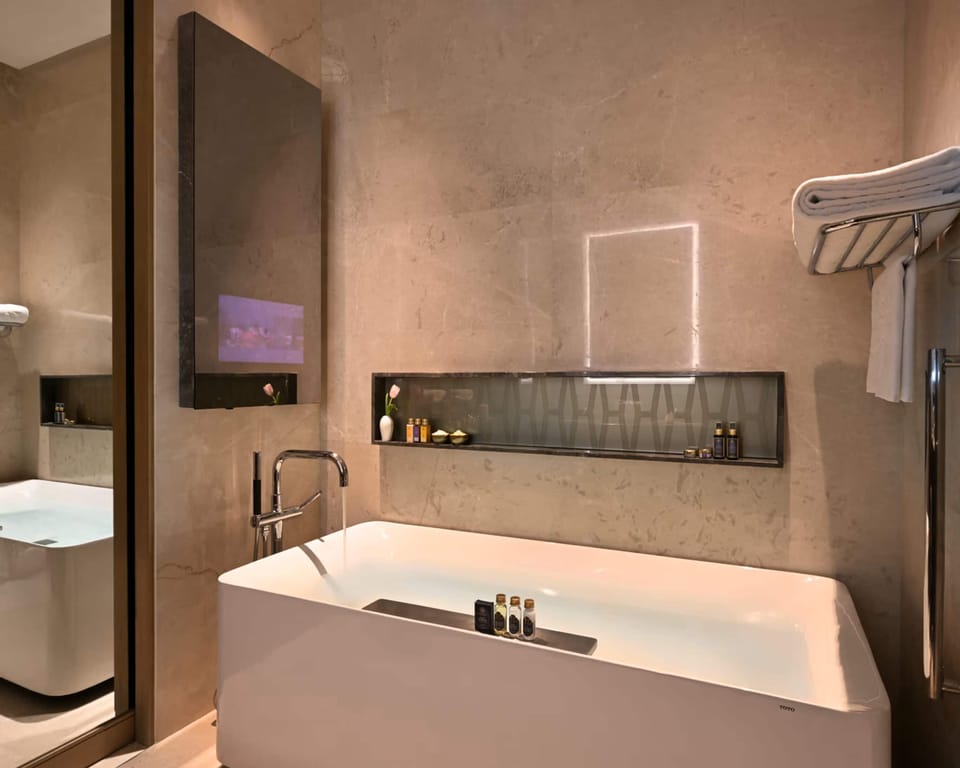 Separate tub and shower, deep soaking tub, rainfall showerhead