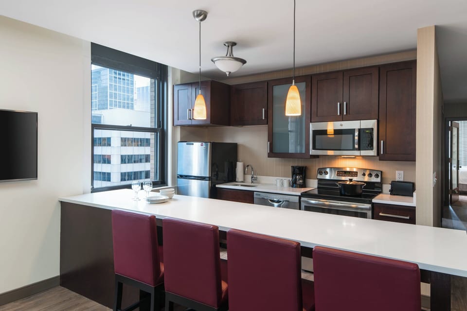 Fridge, microwave, stovetop, dishwasher