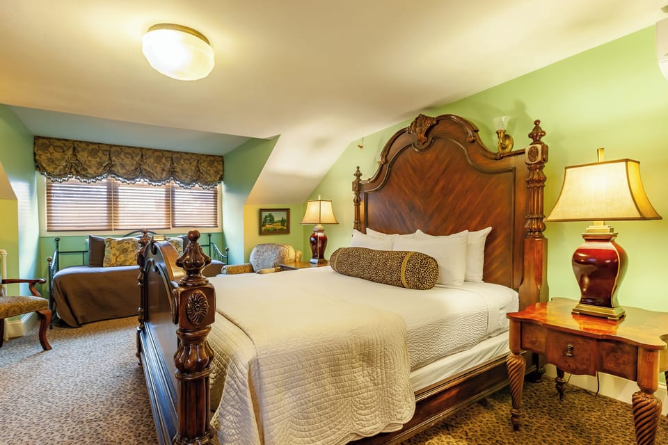 Room, 1 King Bed | Individually decorated, individually furnished, iron/ironing board