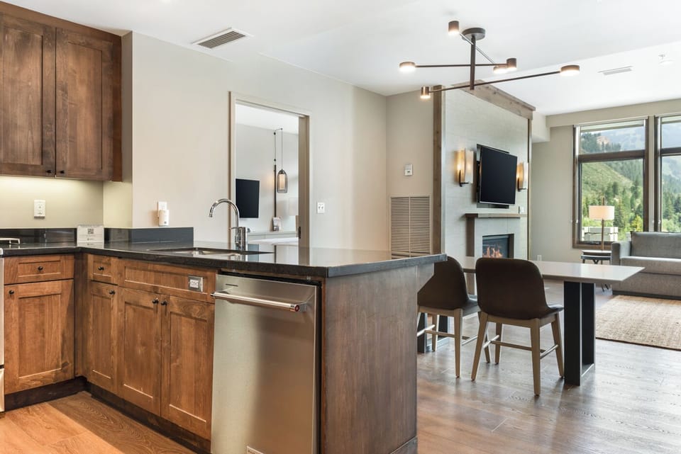 Full Kitchen - Enjoy good conversation with open plan living