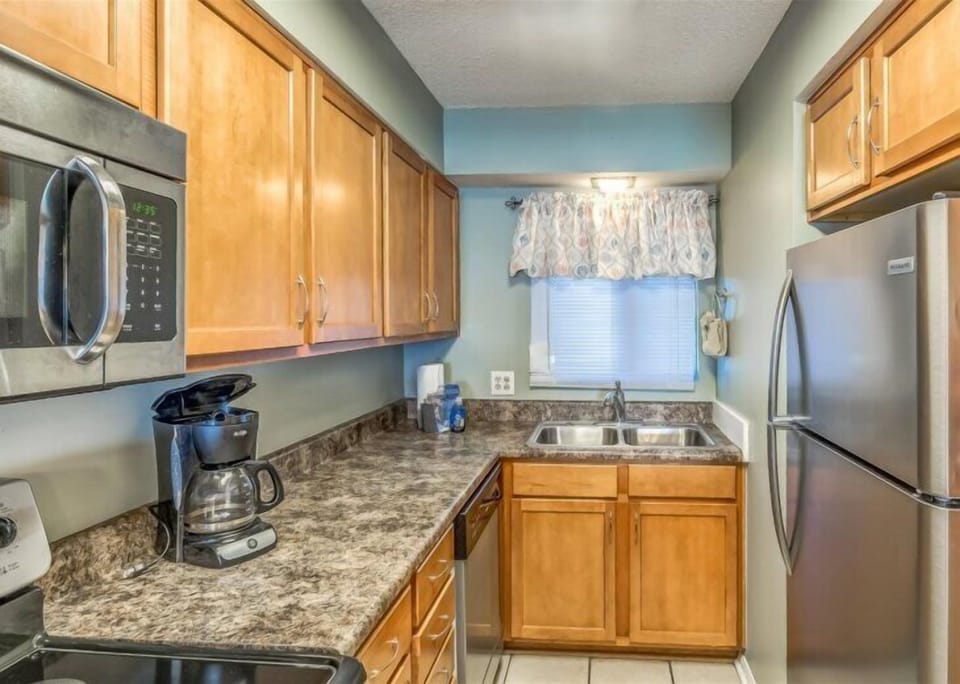 Full kitchen