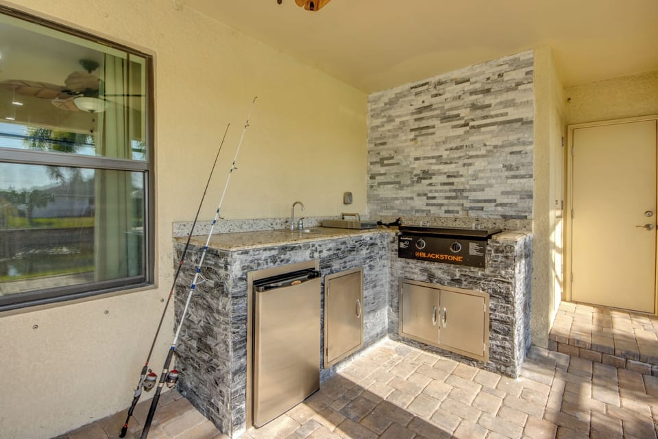 Out Door Kitchen/Grill