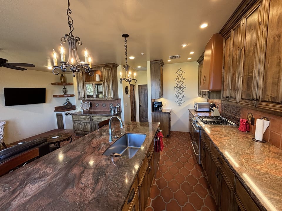 Deluxe Suite, 1 King Bed, Kitchen, Mountain View (Sol Vista Suite) | Private kitchen | Fridge, microwave