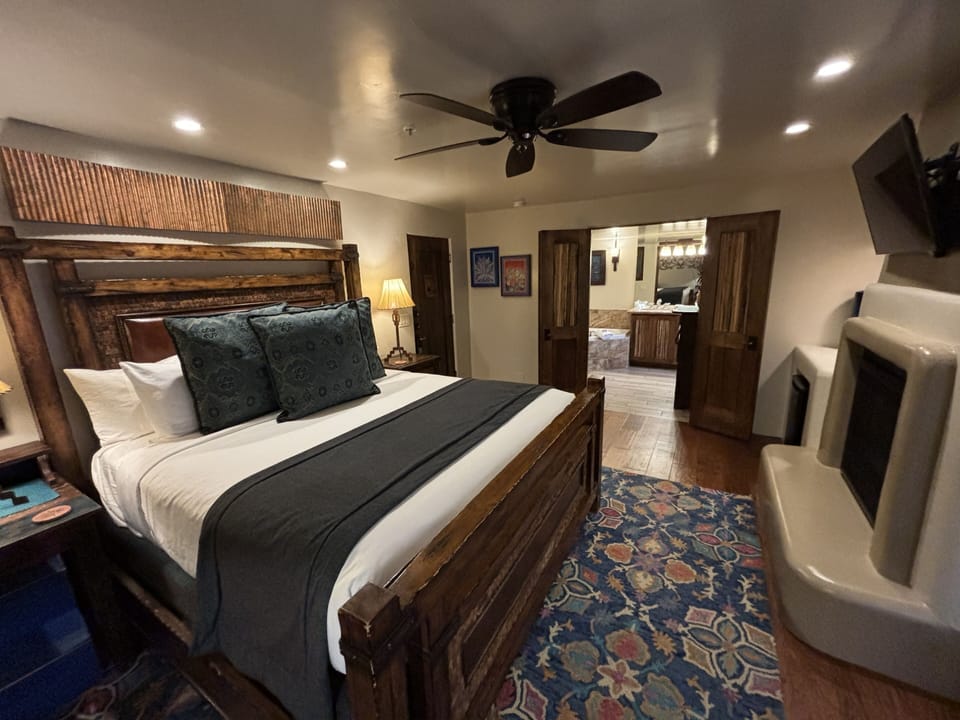 Deluxe Room, 1 King Bed (Sunset) | Premium bedding, in-room safe, individually decorated, blackout drapes
