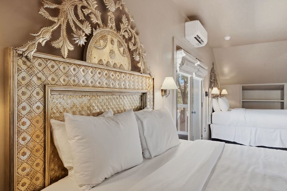 Room 12 | Premium bedding, iron/ironing board (on request), WiFi (free)