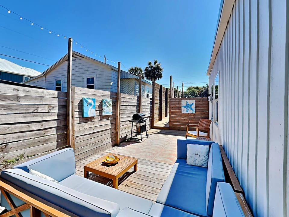 Private Deck - Outdoor Living Area - Gas Grill