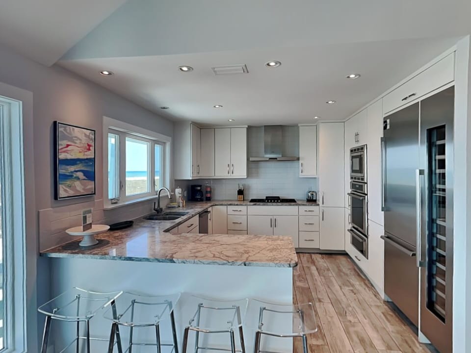 Breakfast Bar, First Floor