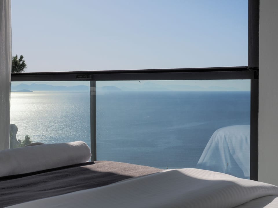 Panoramic Room, Sea Facing | Premium bedding, soundproofing, iron/ironing board, free WiFi