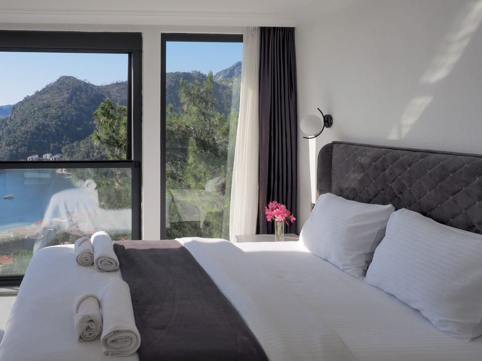 Panoramic Room, Sea Facing | Premium bedding, soundproofing, iron/ironing board, free WiFi