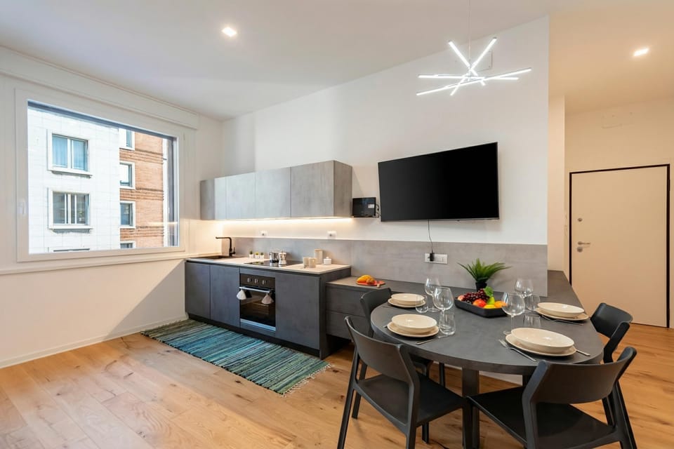 Family Apartment, Multiple Bedrooms (Central Apartment Piazza Dante Genova) | Dining