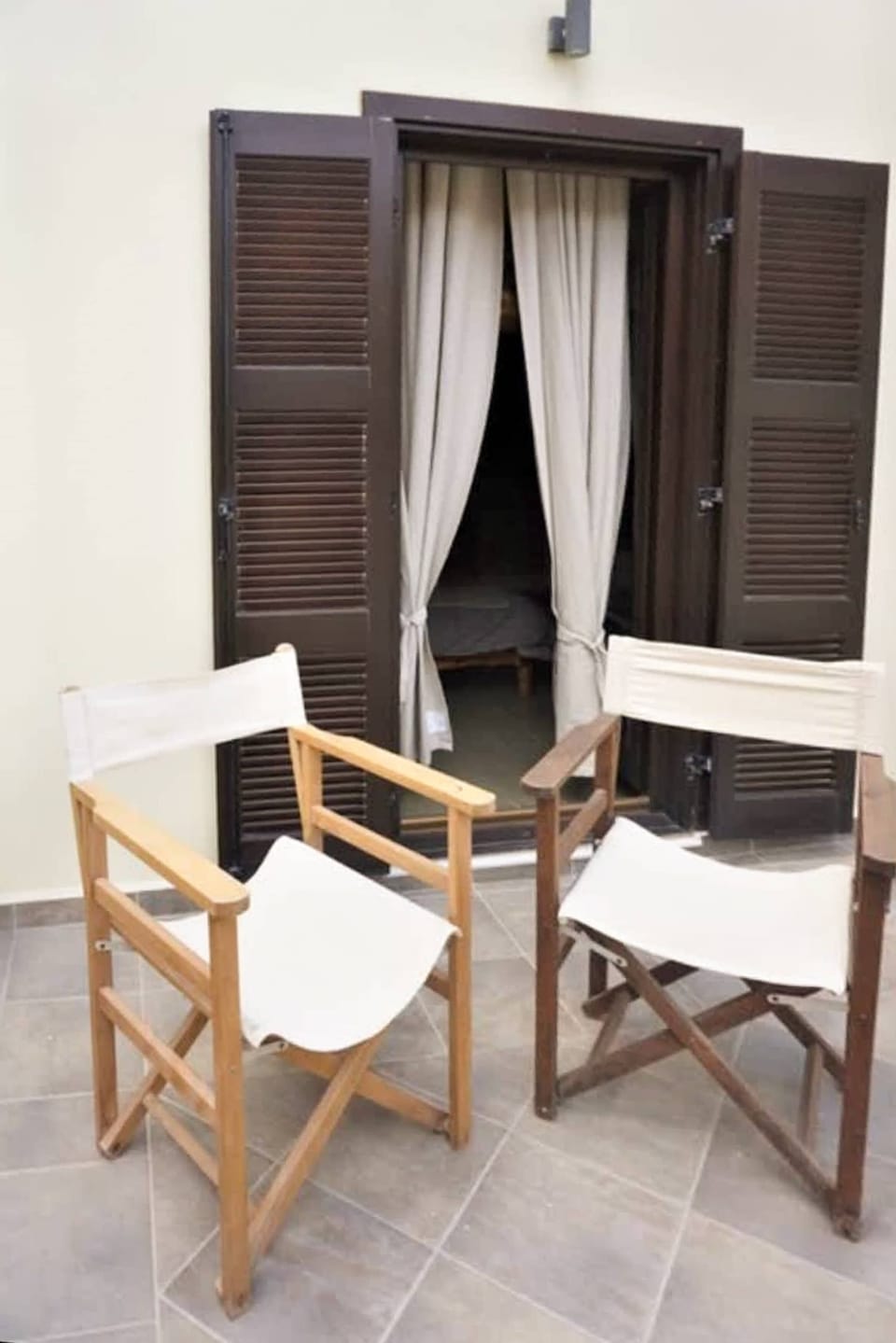 Outdoor Patio Area – A quiet retreat for breakfast or an evening drink.