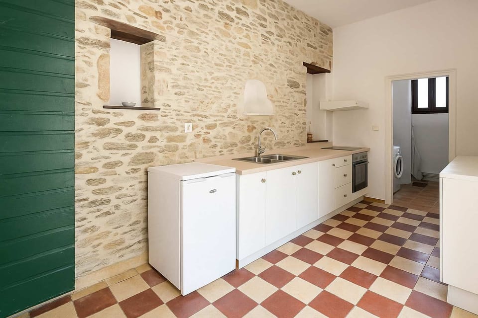 Fully Equipped Kitchen – Includes all essentials for preparing home-cooked meals.