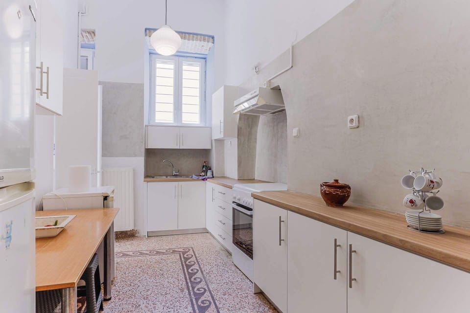 Fully Equipped Kitchen – Includes everything needed for home-cooked meals.