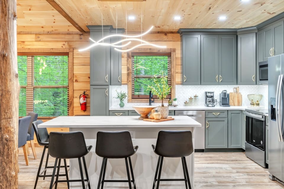 Cabin, 3 Bedrooms | Private kitchen | Coffee/tea maker, fridge, oven, toaster