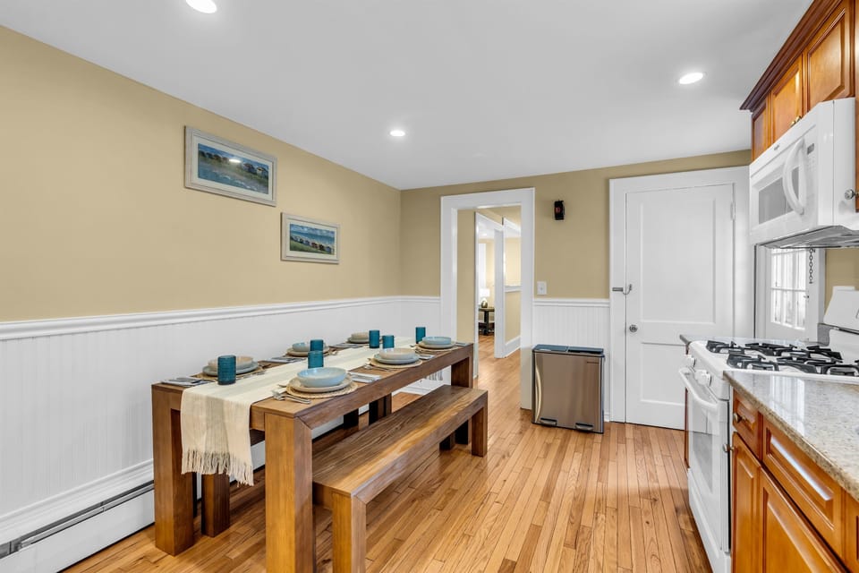 Table that fits 6 with bench seating on either side.