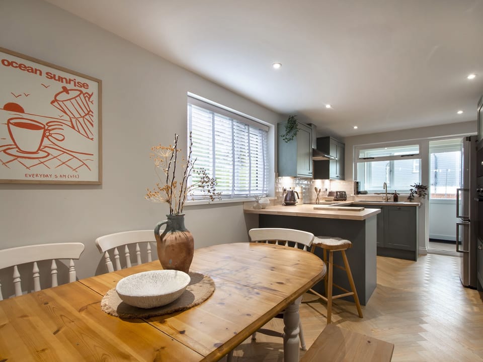Cottage | Dining