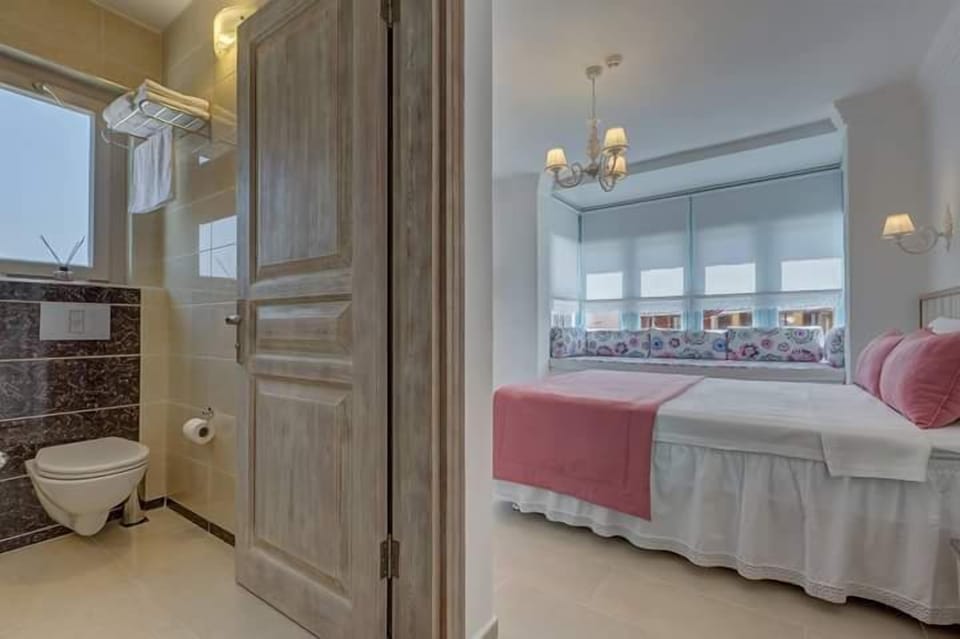 Deluxe Triple Room, City View | Free WiFi, bed sheets