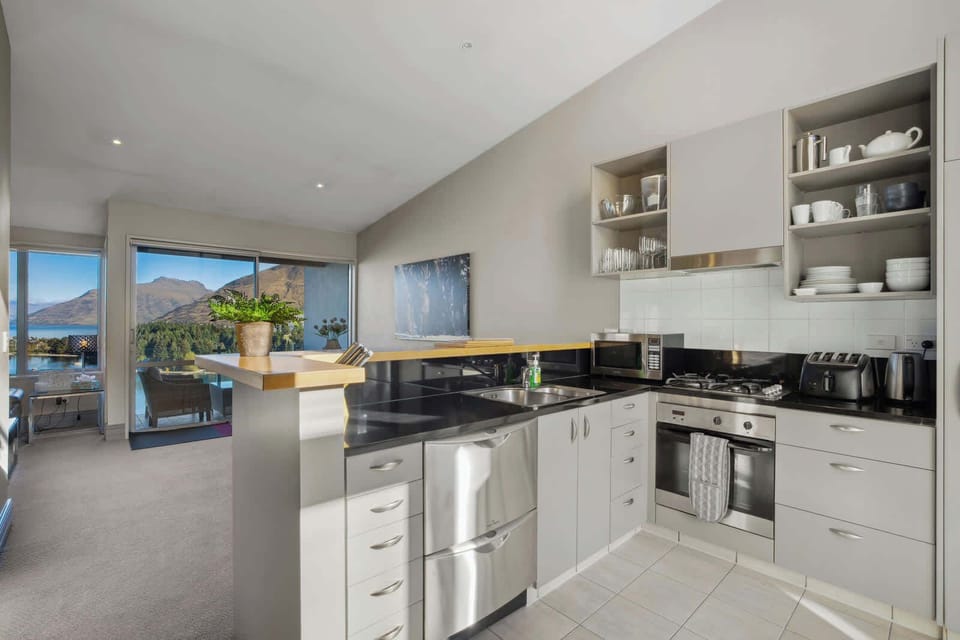 Fully equipped kitchen with gorgeous lake and mountain views.