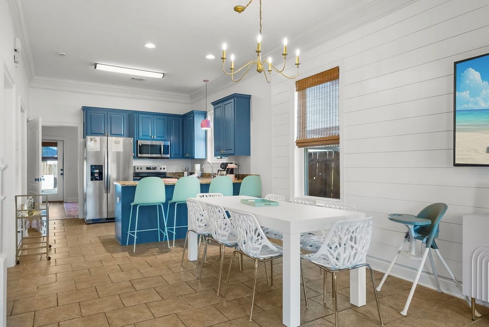 Gather round—this dining space was made for memories (and mimosas).