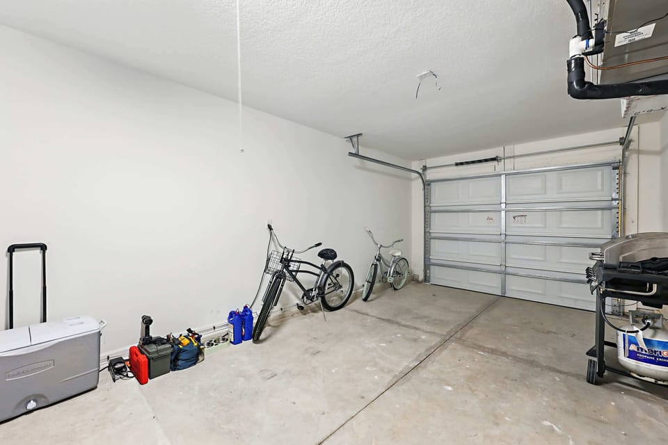 Additional amenities are available in the garage